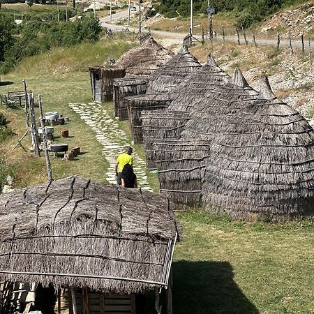 فندق Camping Lekdushi - Shehu Tepelene المظهر الخارجي الصورة